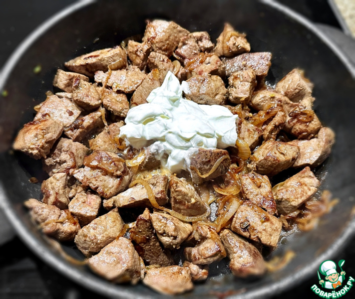 Печень говяжья. Жареная с луком