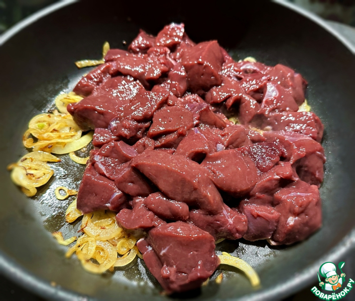Печень говяжья. Жареная с луком