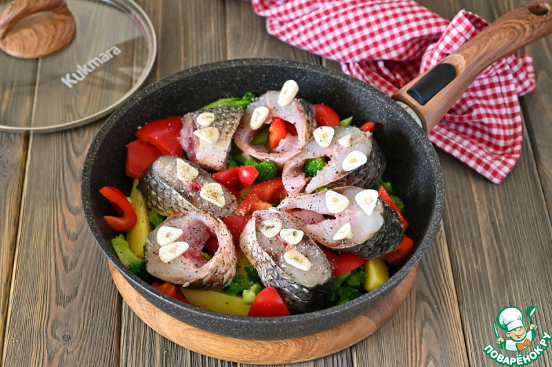 Пеленгас, тушеный с картошкой и овощами