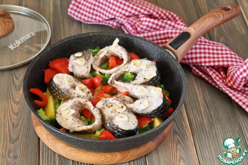 Пеленгас, тушеный с картошкой и овощами