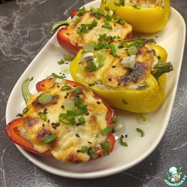 Перец, фаршированный фаршем и грибами