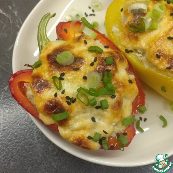 Перец, фаршированный фаршем и грибами