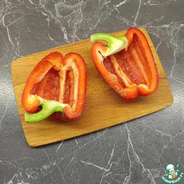 Перец, фаршированный фаршем и грибами