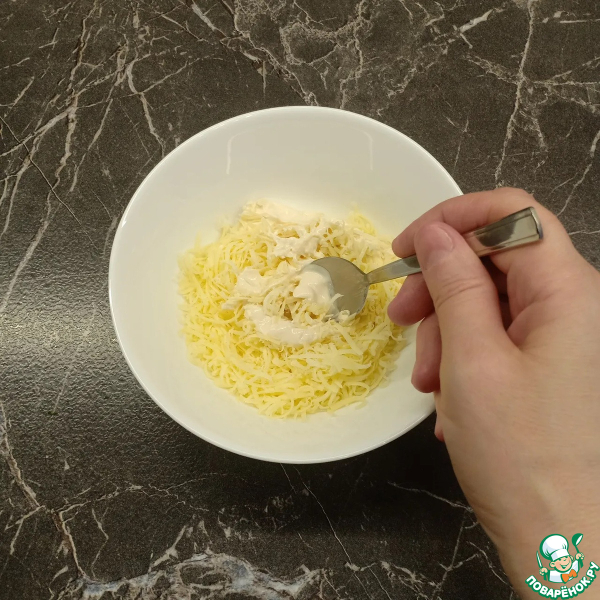 Перец, фаршированный фаршем и грибами