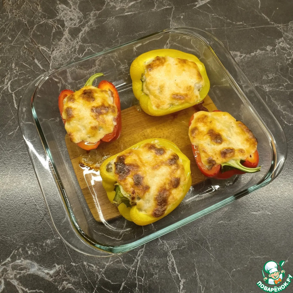 Перец, фаршированный фаршем и грибами