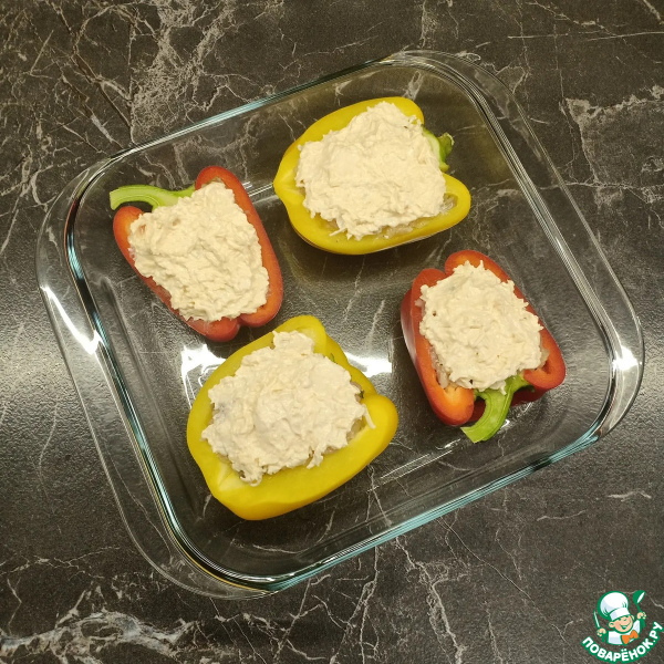 Перец, фаршированный фаршем и грибами