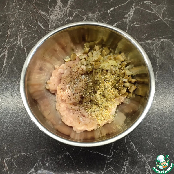 Перец, фаршированный фаршем и грибами