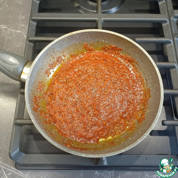 Пицца с луком и сыром