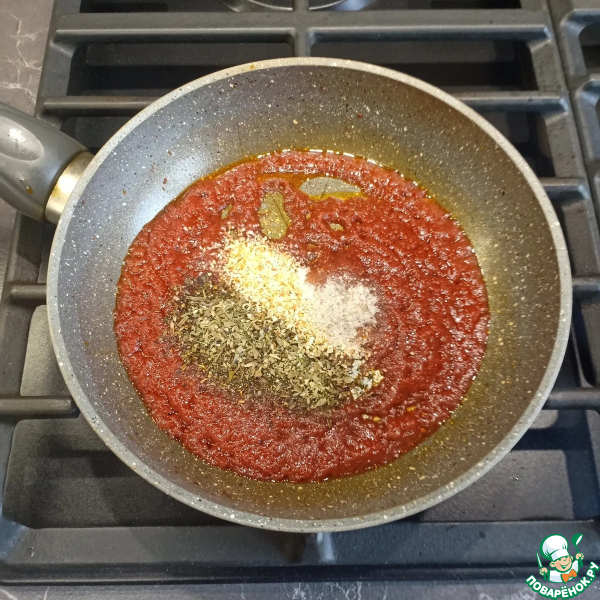 Пицца с луком и сыром