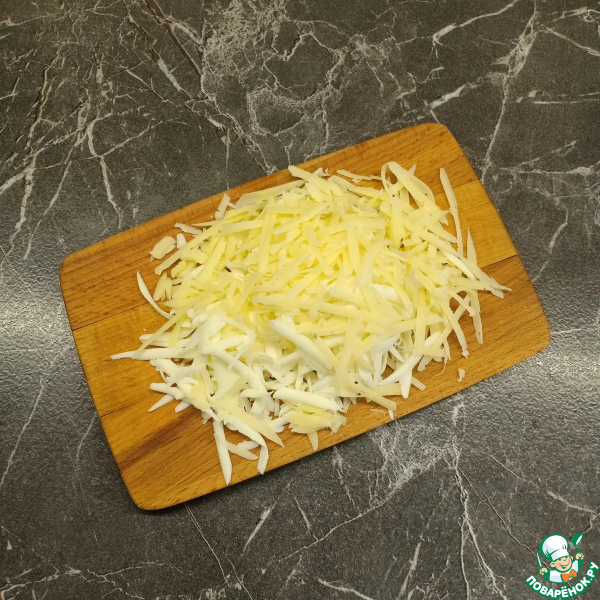 Пицца с луком и сыром