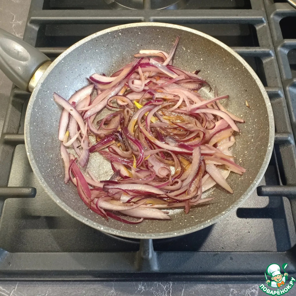 Пицца с луком и сыром
