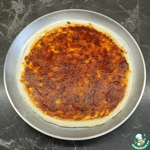 Пицца с луком и сыром