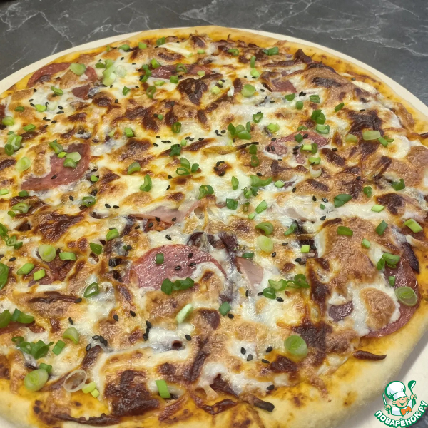 Пицца с луком и сыром