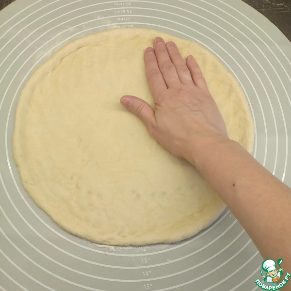 Пицца с луком и сыром
