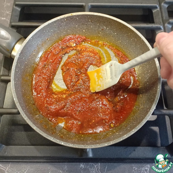 Пицца с луком и сыром