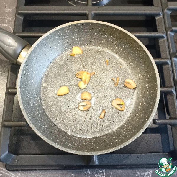 Пицца с луком и сыром