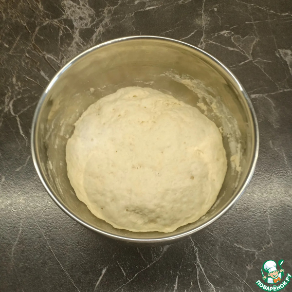 Пицца с луком и сыром