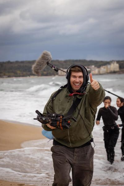 Пионы на полу и главный холостяк страны: Комаровский о тизере "Когда ты расстанешься"