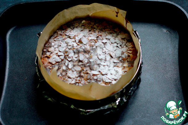 Пирог с яблоками и сливой