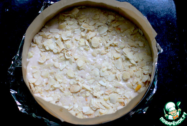 Пирог с яблоками и сливой