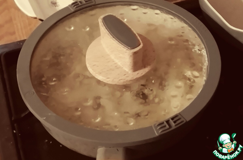 Пироги с анчоусами и луком