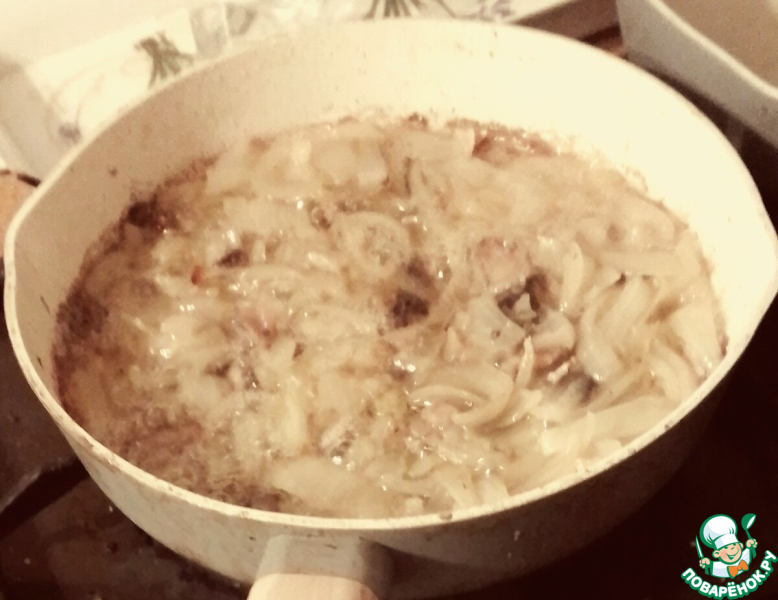 Пироги с анчоусами и луком