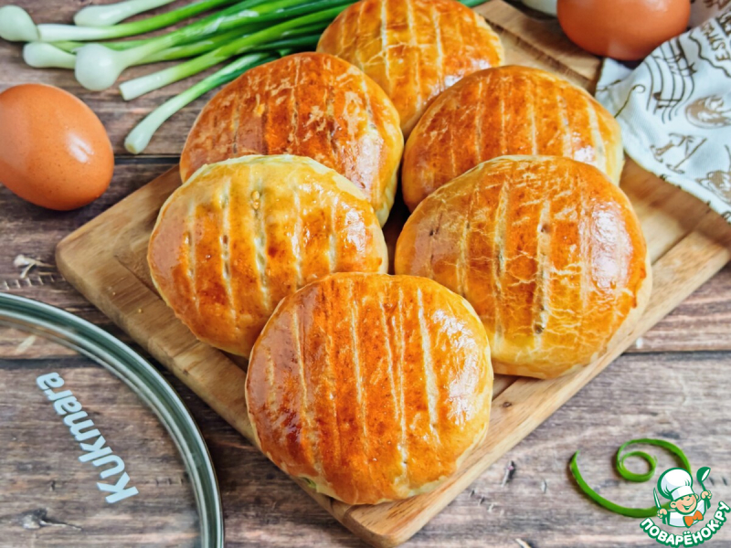 Пирожки с луком, яйцом и фетаксой