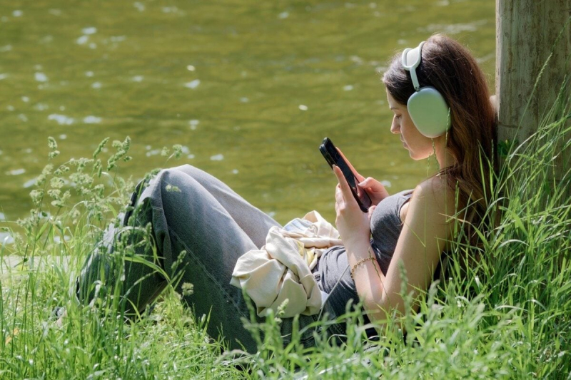 Почему постоянная проверка телефона может снизить вашу концентрацию и память