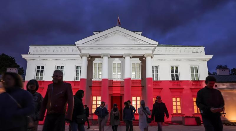 Польша депортирует украинца, который запускал дрон над зданиями правительства