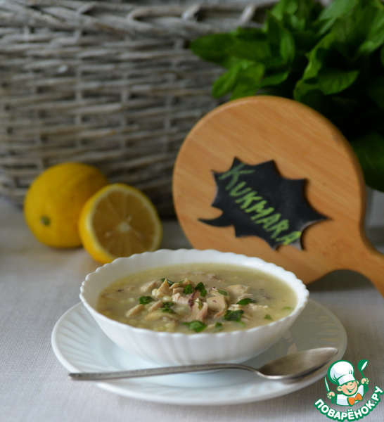 Португальский куриный суп с лимоном и мятой