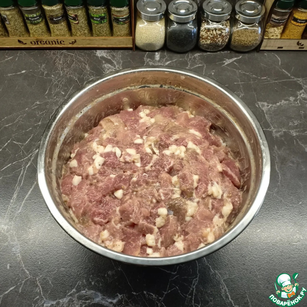 Пряная рубленая колбаса из свинины