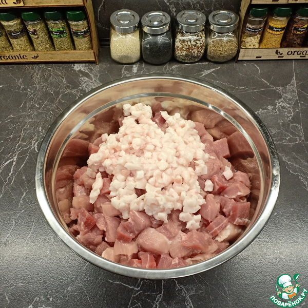 Пряная рубленая колбаса из свинины