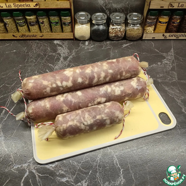 Пряная рубленая колбаса из свинины