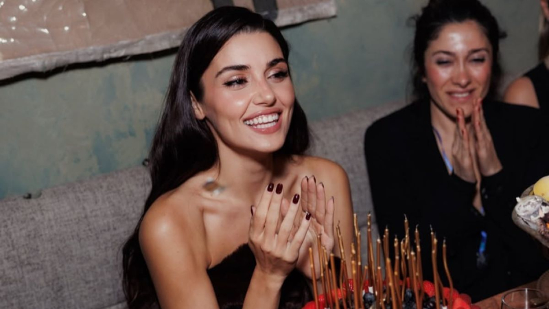 Пробила дно: звезда сериала "Постучись в мою дверь" снова оконфузилась приездом в Россию