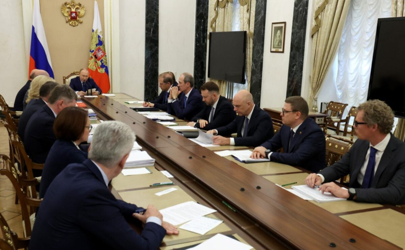 Путин перестал считать происходящее в экономике РФ «мягкой посадкой»