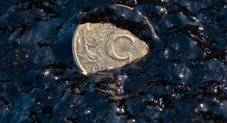 Reuters: Прибыль «Роснефти» за 9 месяцев упала на 70%