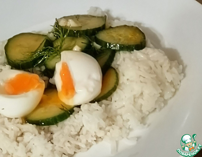 Рис с маринованными огурцами