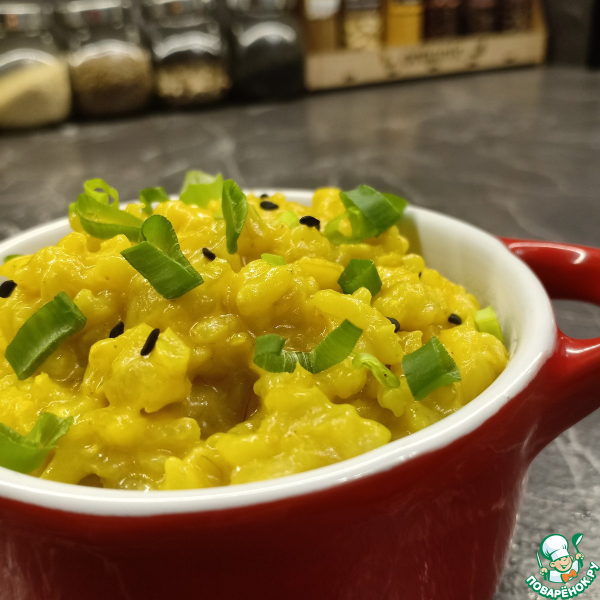 Рис в сметанном соусе на сковороде