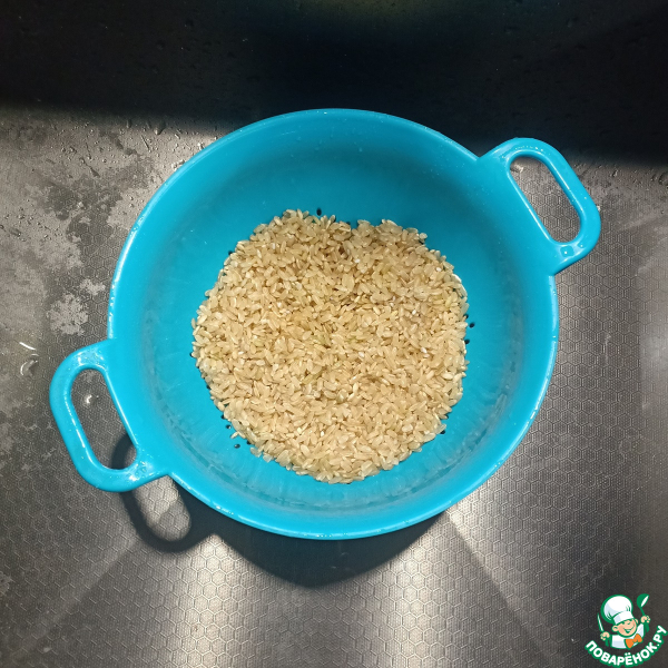 Рис в сметанном соусе на сковороде