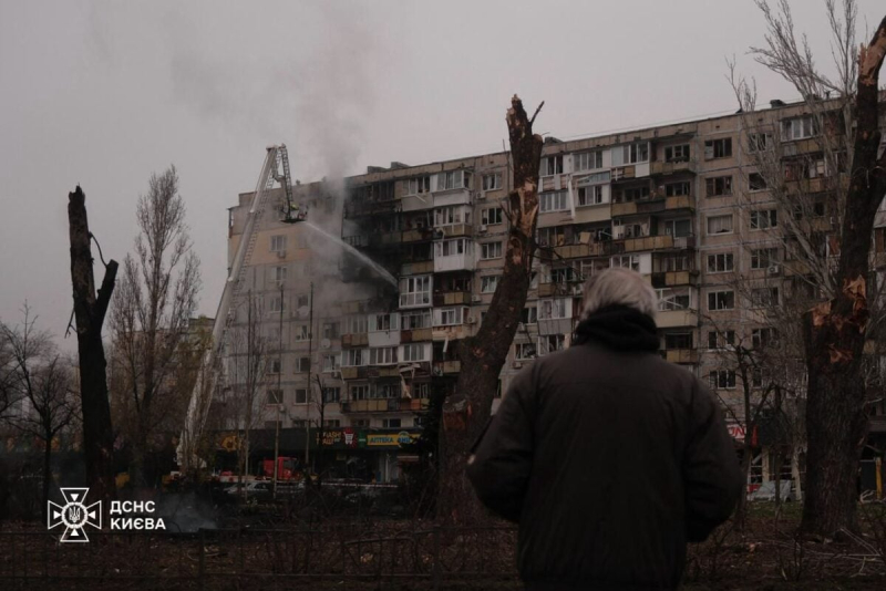Россияне массированно ударили по Киеву. Известно о десятках раненых и трех погибших