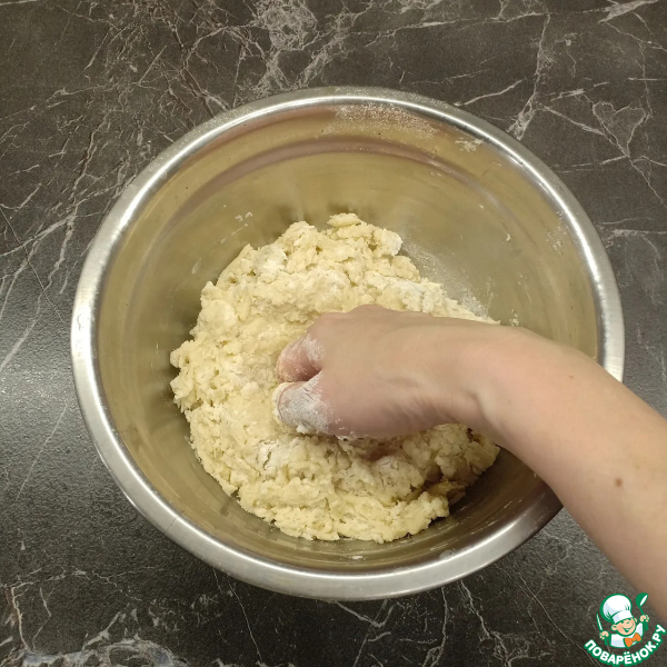 Рулет на дрожжевом тесте с творогом