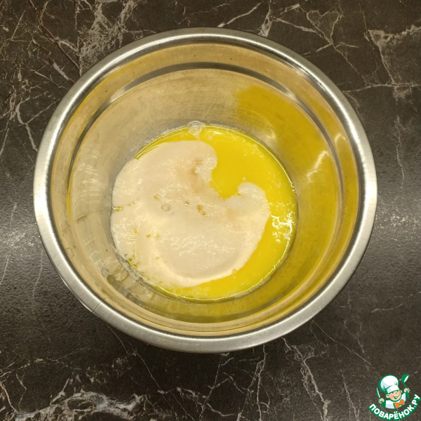 Рулет на дрожжевом тесте с творогом