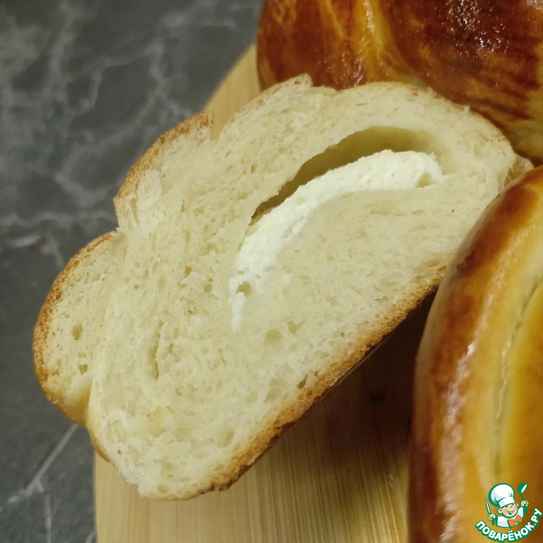 Рулет на дрожжевом тесте с творогом