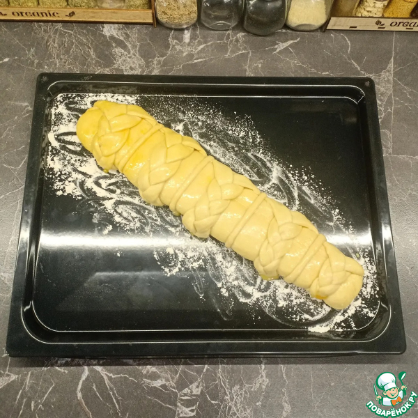 Рулет на дрожжевом тесте с творогом