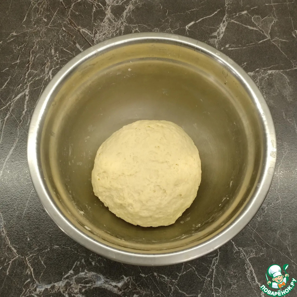 Рулет на дрожжевом тесте с творогом