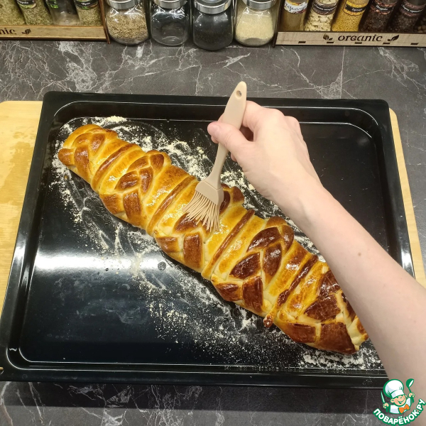 Рулет на дрожжевом тесте с творогом