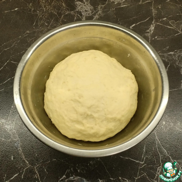 Рулет на дрожжевом тесте с творогом