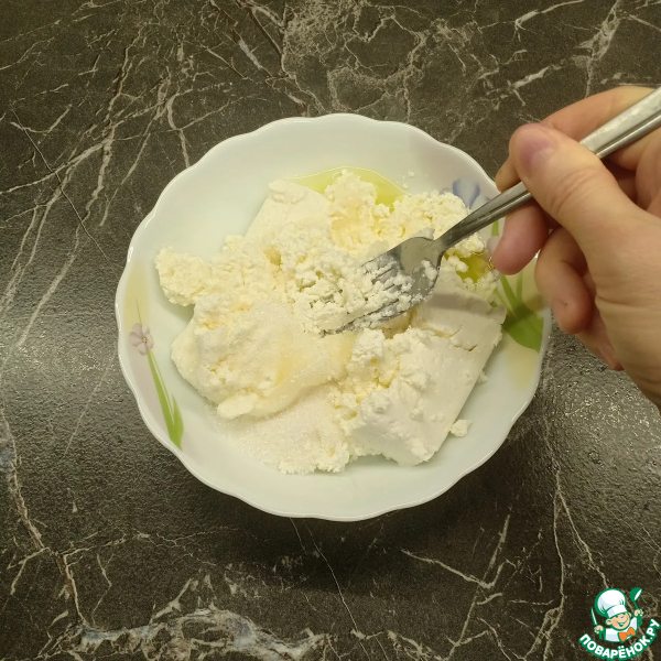 Рулет на дрожжевом тесте с творогом