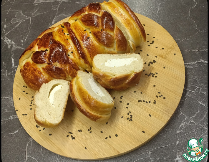 Рулет на дрожжевом тесте с творогом