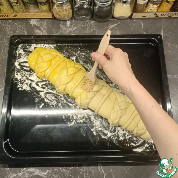 Рулет на дрожжевом тесте с творогом